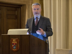 Molotov al Comando dell’Esercito, il ministro: “Non ci faremo intimidire”