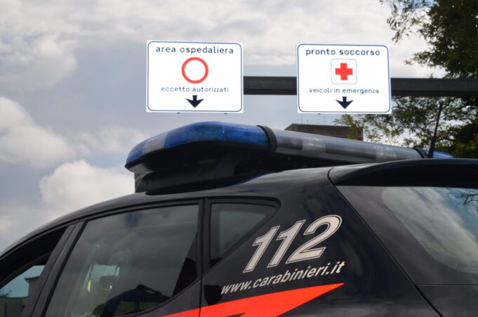 Evade dai domiciliari e si aggira in ospedale, arrestato