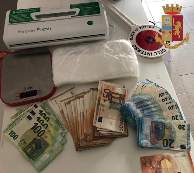 Selargius, aveva in casa 63 chili di droga: arrestata disoccupata 40 enne