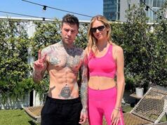 Fedez tenta di liberare un piccione: “Ti do il pane carasau”