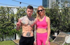 Fedez tenta di liberare un piccione: “Ti do il pane carasau”