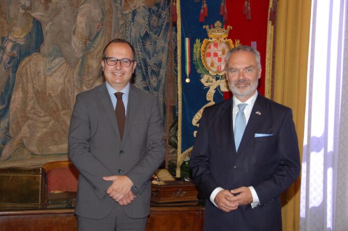 Cagliari: il vicesindaco Angius accoglie l’Ambasciatore di Svezia