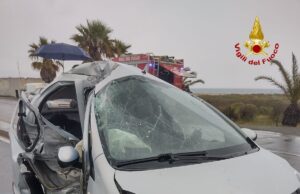 Poetto, si schianta con l’auto su un lampione | Donna in codice rosso