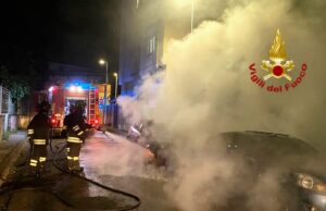 Assemini, incendiate nella notte due auto in sosta