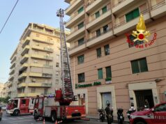 Paura in via Dante: crolla il parapetto di un balcone al sesto piano