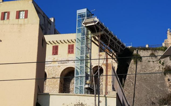 “L’ascensore per il quartiere Castello è guasto” | La denuncia dei residenti