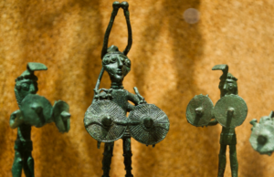 Archeologia, i bambini delle elementari scoprono i bronzetti nuragici