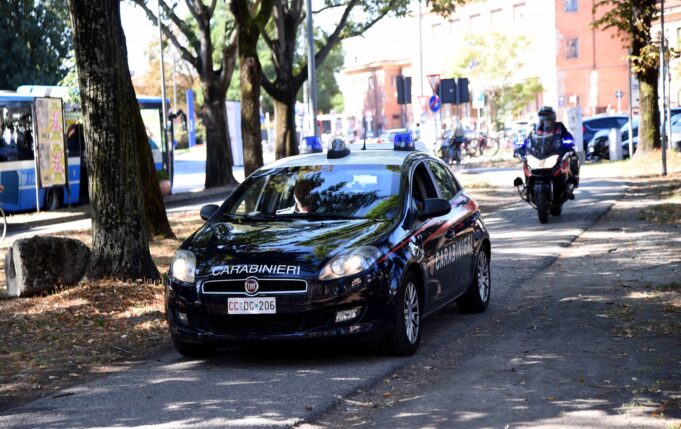 Giba: si fida della coppia di amici ma questi gli svaligiano la villetta