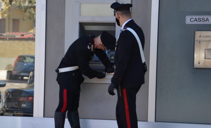 Preleva 2500 euro dal conto della madre a sua insaputa, denunciato