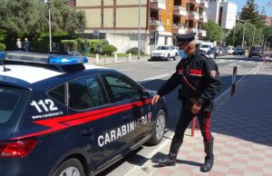 Denuncia il fratello per furto aggravato mentre si trova in carcere