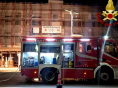 Incendio in un bar, intossicati madre e figlio di due anni