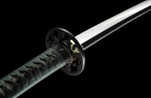 Sassari, bisticcia con un automobilista e tira fuori una katana giapponese