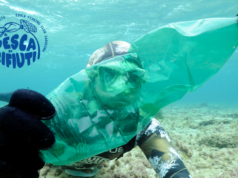 Pula, a pesca di rifiuti per salvare il mare dall’inciviltà