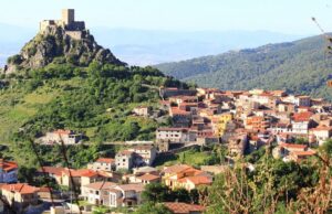 Burgos, consigliera minacciata: bossoli e scritte intimidatorie in paese