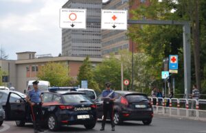 Brotzu, minaccia gli operatori sanitari con un coltello