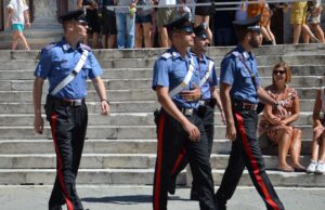 Ruba al Poetto e all’Oviesse di via Dante | Denunciato 56 enne