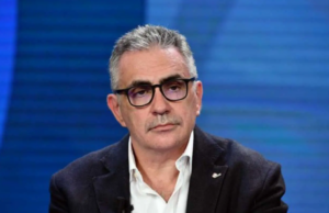 “Le mascherine? Portatele in spiaggia come occhiali da sole”