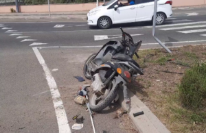 Incidente sul Ponte Vittorio, scappa il conducente dello scooter