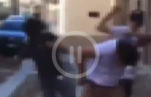 Ragazzino di 14 anni aggredito dal branco | Il video diffuso sui social