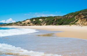 Si tuffano in mare nonostante la bandiera rossa: muore un 50enne