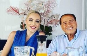 Porto Rotondo: Berlusconi in vacanza paparazzato a “torso nudo”