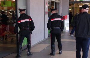 Rubano vestiti al Carrefour, denunciati tre ospiti del Cpa di Monastir