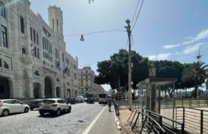 Balaustra divelta, marmo distrutto: ma il Comune sta alla finestra