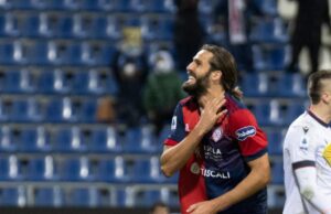 È ufficiale: Pavoletti rinnova con il Cagliari fino al 2024