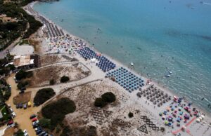 Dopo Chia arriva Villasimius: in Sardegna sempre meno spiagge libere