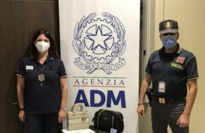 Dalle Filippine con due borse contraffatte, arrestato a Cagliari