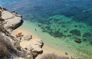 Cala Bernat, angolo di paradiso quasi sconosciuto | Ecco dov’è