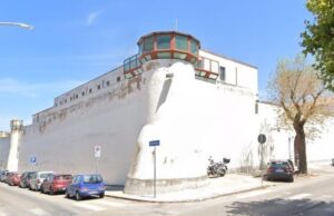 Un detenuto sale per protesta sul tetto del carcere di Alghero