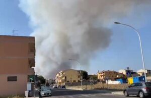 Vasto incendio all’altezza di Sestu | La colonna di fumo invade Cagliari