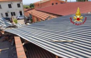 Crolla un tetto, evacuata casa a Elmas