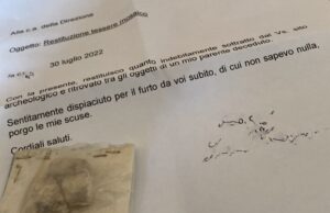 Tharros, un turista restituisce tre tessere di un antico mosaico: “Mi scuso”