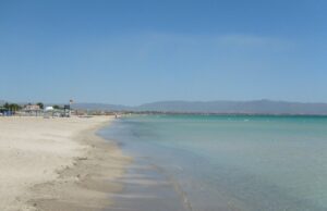 Niente plastica e sigarette in spiaggia | L’iniziativa al Poetto di Quartu