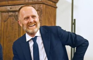 Tutti contro Rapinese | Lui si scusa: “Era un’iperbole”