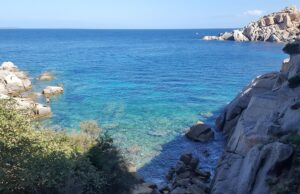 Sporcizia e illegalità, ambientalisti contro comunità hippy in Valle della Luna