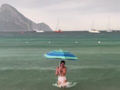 Porto Taverna, Cucciari festeggia il compleanno in mare (sotto la pioggia)