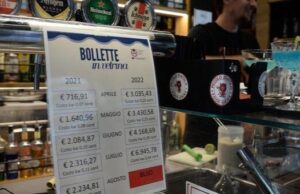 Bollette triplicate in vetrina | La protesta dei commercianti a Cagliari