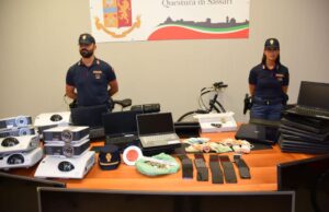 In casa con refurtiva, tre chili di droga e una pistola: arrestato 38enne