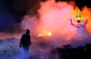 Vasto incendio divampa nella notte a Flumini di Quartu