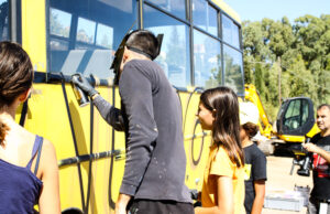 Street art, Manu Invisible insegna l’arte dei graffiti ai bambini