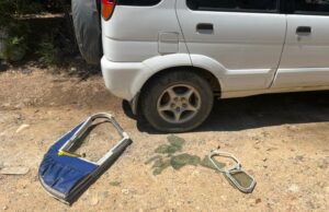 Tragedia sfiorata ad Arbatax: cade tra le case lo sportello di un aereo