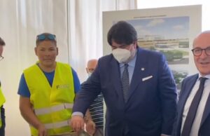 Solinas “posa” la prima pietra a San Gavino | Video