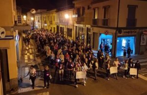Fiaccolata contro il caro-energia: protesta pacifica a San Gavino