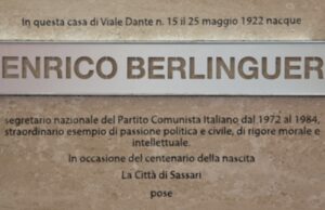 Sgradevole atto vandalico a Sassari, divelta la targa in onore di Berlinguer