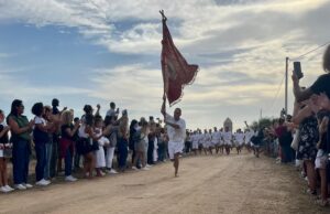 San Salvatore è al villaggio | Si rinnova il rito della Corsa degli scalzi