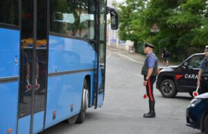 Via Dante, sul pullman senza biglietto | Denunciato nigeriano