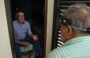 Oliviero Toscani in Sardegna per fotografare i centenari ogliastrini